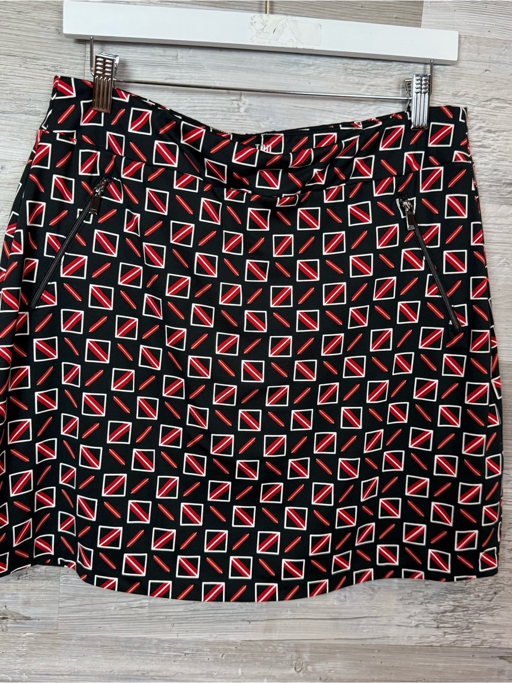 Tail Darby Golf Skort M Black Red Dive Flag Pull On Athletic Skirt Pockets